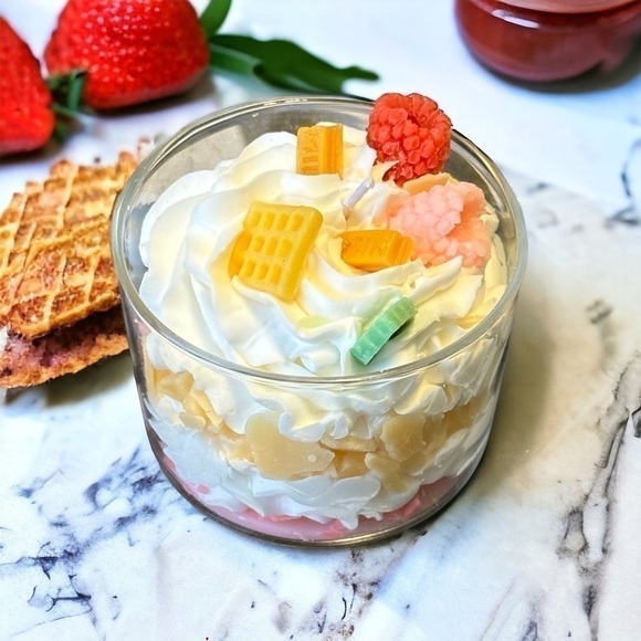 ⚠️SALE Candle / Whipped Cream Ice Cream & Raspberry Soy Wax Candle SEND OFFERS🥳 - Picture 5 of 5